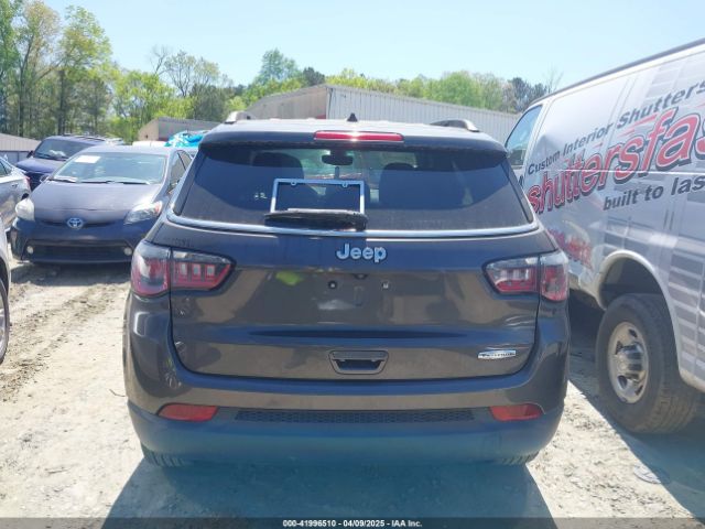 3C4NJCBB3JT194188 Jeep Compass Latitude Fwd