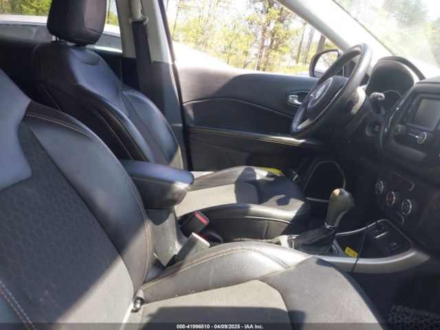 3C4NJCBB3JT194188 Jeep Compass Latitude Fwd