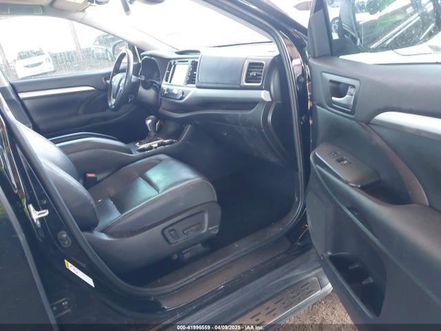 5TDKZRFH8KS570781 Toyota Highlander Xle