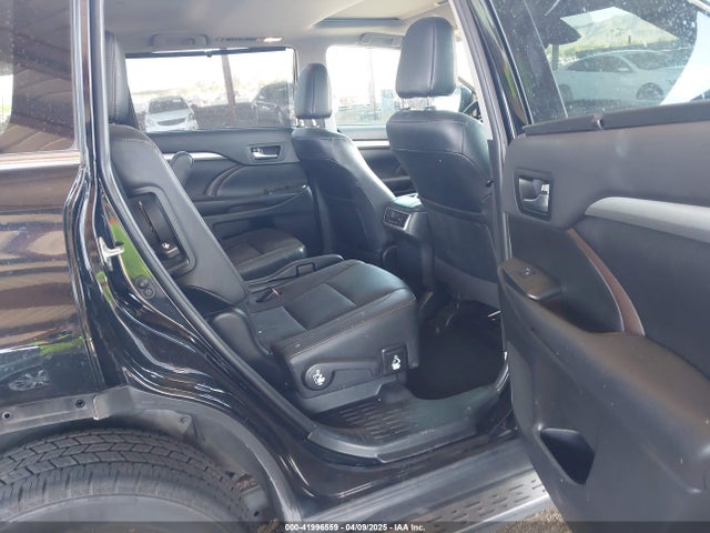 5TDKZRFH8KS570781 Toyota Highlander Xle