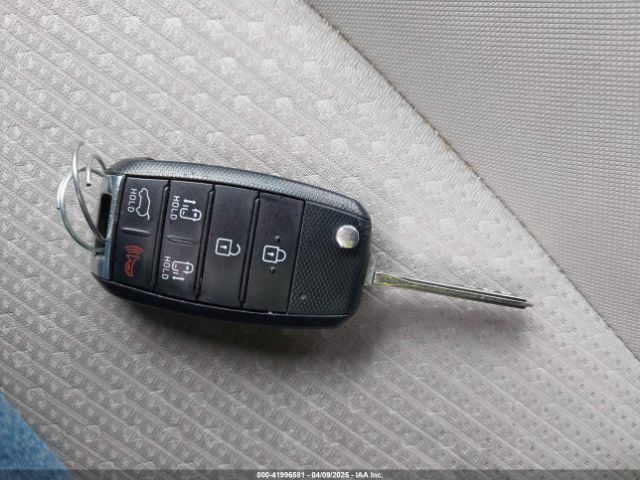KNDMB5C17G6093362 KIA SEDONA LX