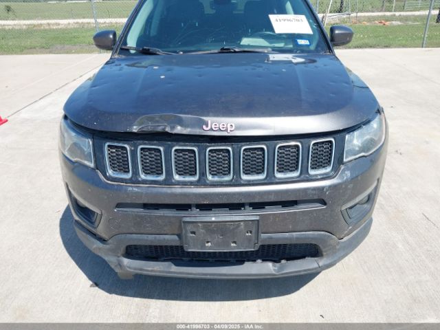 3C4NJCBB9JT308677 Jeep Compass Latitude Fwd