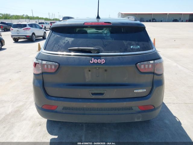 3C4NJCBB9JT308677 Jeep Compass Latitude Fwd