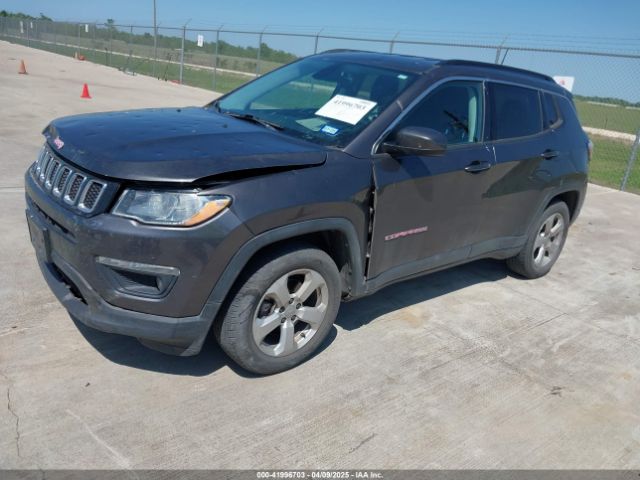 3C4NJCBB9JT308677 Jeep Compass Latitude Fwd