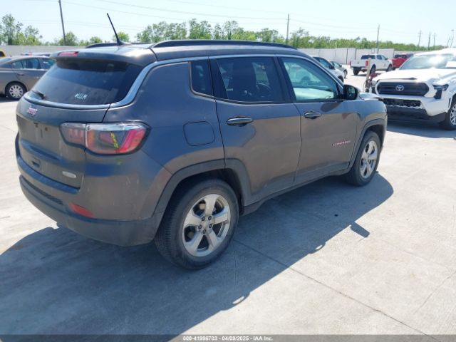 3C4NJCBB9JT308677 Jeep Compass Latitude Fwd