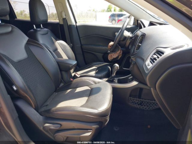 3C4NJCBB9JT308677 Jeep Compass Latitude Fwd