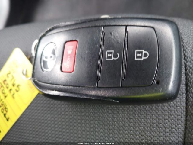 7MUBAAAG0NV011047 Toyota Corolla Cross Le