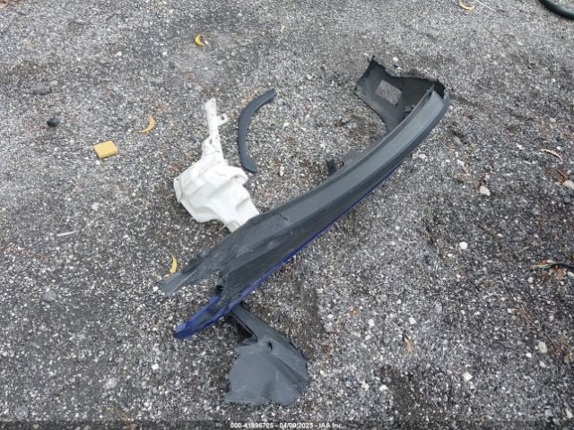 7MUBAAAG0NV011047 Toyota Corolla Cross Le