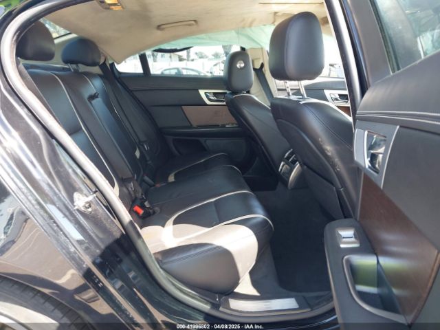 2015 JAGUAR XF SAJWA0F77F8U88693 Photo 7