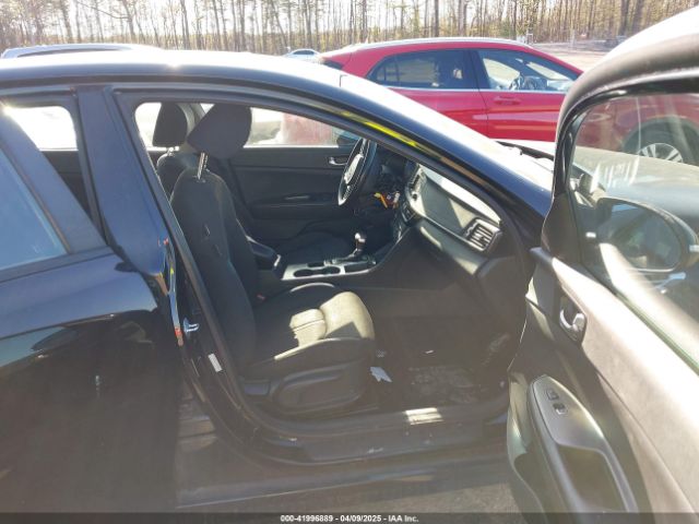 KNAGT4L3XG5105898 KIA Optima Lx