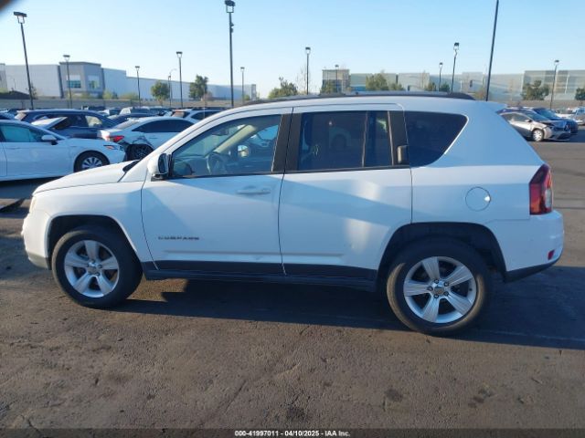 1C4NJDEB0GD637946 Jeep Compass Latitude