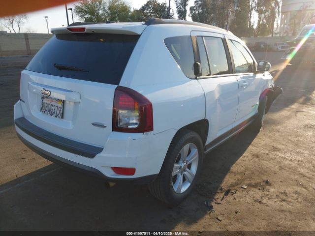 1C4NJDEB0GD637946 Jeep Compass Latitude