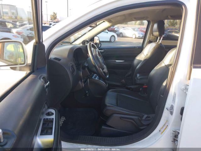 1C4NJDEB0GD637946 Jeep Compass Latitude