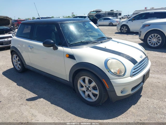 2008 MINI COOPER WMWMF33568TT61619 Photo 0