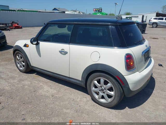 2008 MINI COOPER WMWMF33568TT61619 Photo 2