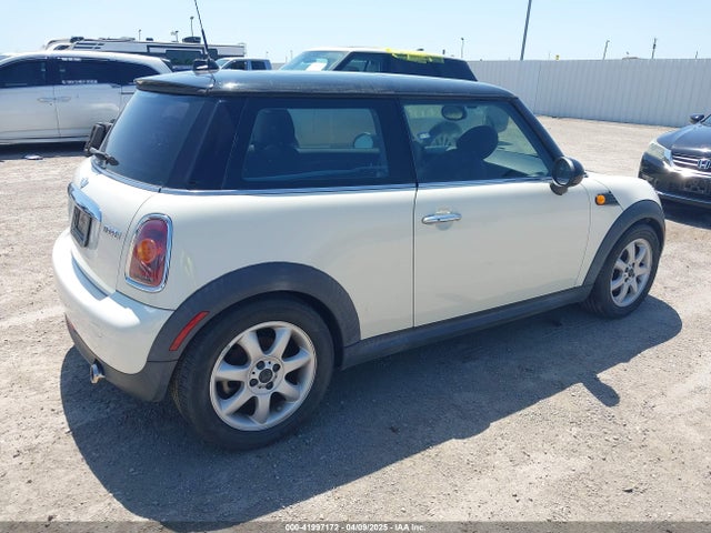 2008 MINI COOPER WMWMF33568TT61619 Photo 3