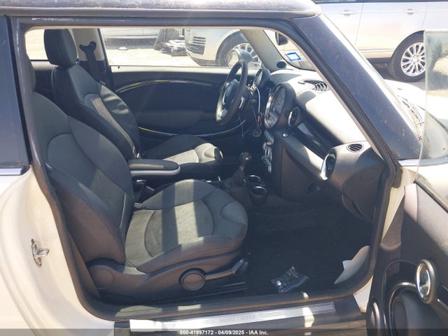 2008 MINI COOPER WMWMF33568TT61619 Photo 4