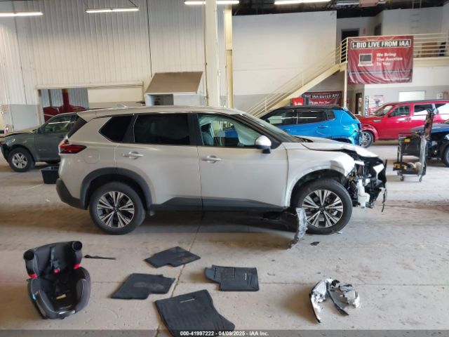 5N1BT3BB8NC689562 Nissan Rogue Sv Intelligent Awd