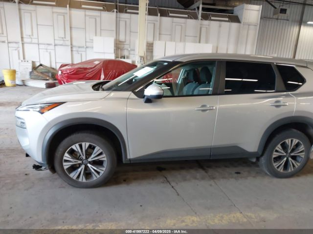 5N1BT3BB8NC689562 Nissan Rogue Sv Intelligent Awd
