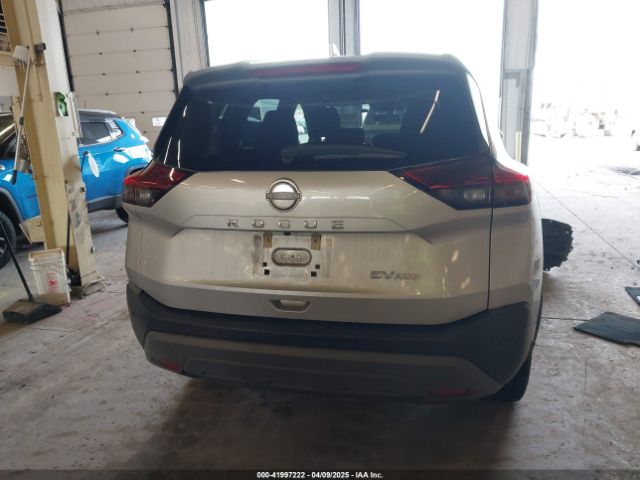 5N1BT3BB8NC689562 Nissan Rogue Sv Intelligent Awd