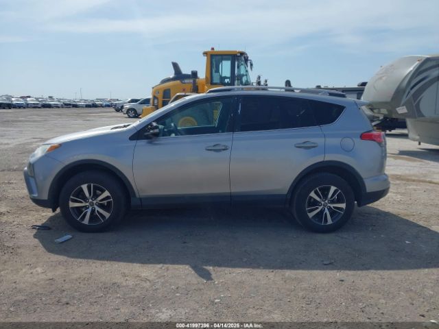 2T3WFREV4JW474953 Toyota Rav4 Xle
