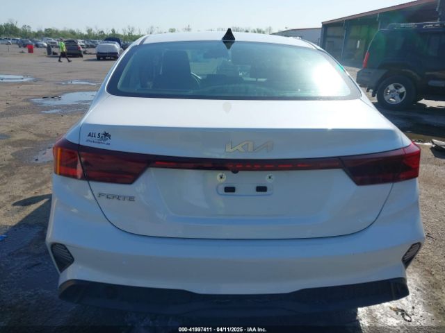 3KPF24AD7PE688495 KIA Forte Lxs
