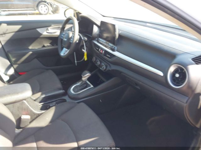 3KPF24AD7PE688495 KIA Forte Lxs