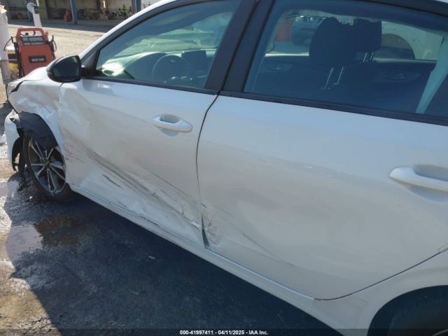 3KPF24AD7PE688495 KIA Forte Lxs