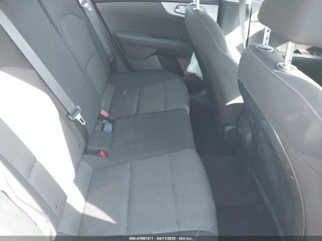 3KPF24AD7PE688495 KIA Forte Lxs
