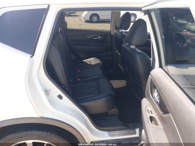 JN8AT2MV7JW323672 Nissan Rogue Sl