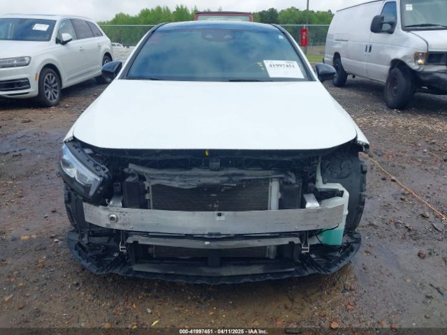 WDD3G4EB4KW013284 Mercedes-Benz A 220