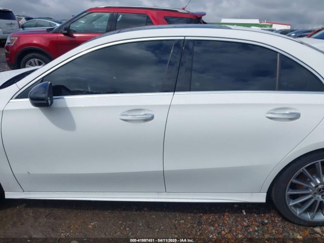 WDD3G4EB4KW013284 Mercedes-Benz A 220