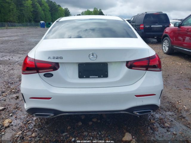 WDD3G4EB4KW013284 Mercedes-Benz A 220