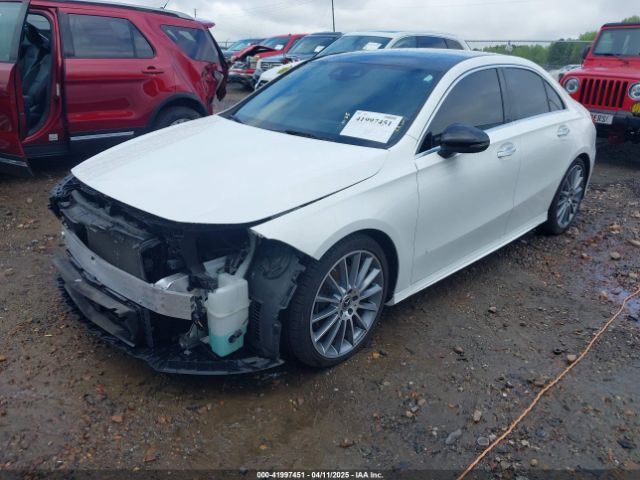 WDD3G4EB4KW013284 Mercedes-Benz A 220