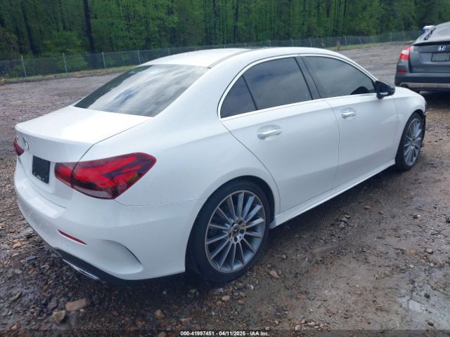 WDD3G4EB4KW013284 Mercedes-Benz A 220