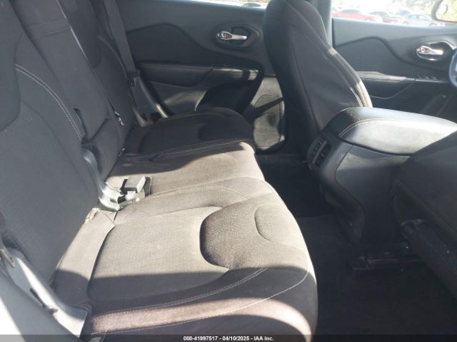 1C4PJMCB3GW231806 Jeep Cherokee Latitude