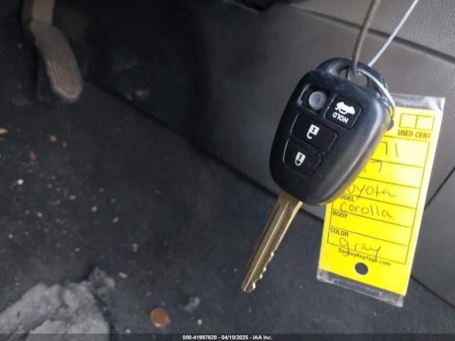 5YFBURHE1HP660261 Toyota COROLLA LE