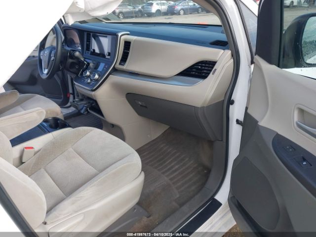 5TDKK3DC2FS590667 Toyota Sienna Le 8 Passenger