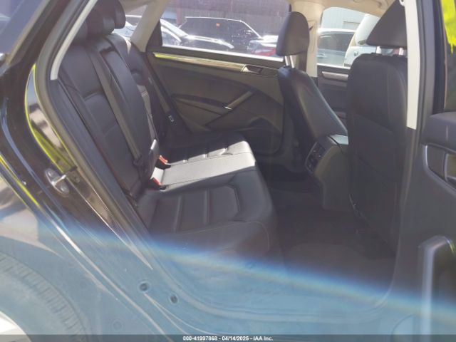 1VWBA7A38JC013471 Volkswagen Passat 2.0t Se