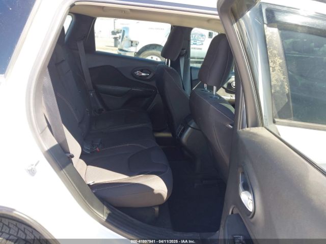 1C4PJLCB9GW107422 Jeep Cherokee Altitude