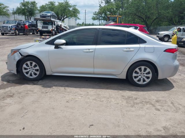 JTDEPMAE9NJ217079 Toyota COROLLA LE