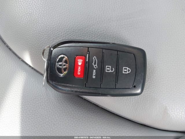 5TDKDRBH3RS569231 Toyota Highlander Xle
