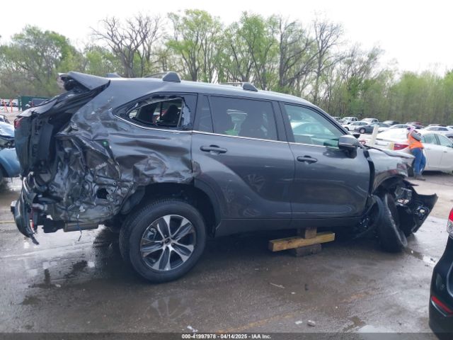 5TDKDRBH3RS569231 Toyota Highlander Xle