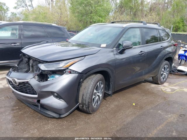 5TDKDRBH3RS569231 Toyota Highlander Xle