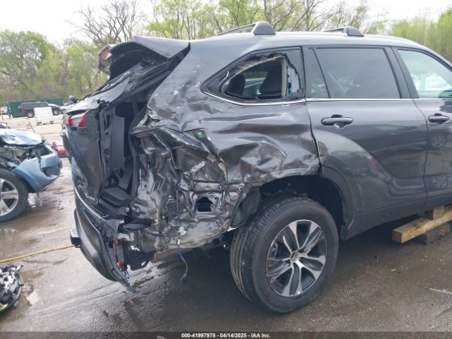 5TDKDRBH3RS569231 Toyota Highlander Xle