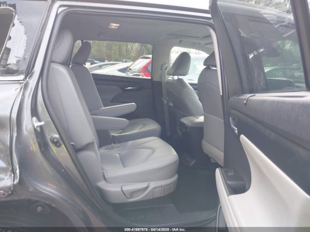 5TDKDRBH3RS569231 Toyota Highlander Xle