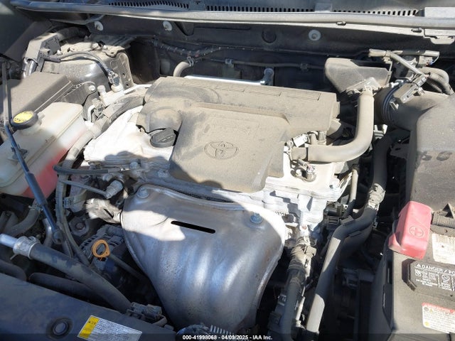 2T3BFREV2JW749735 Toyota RAV4 LE