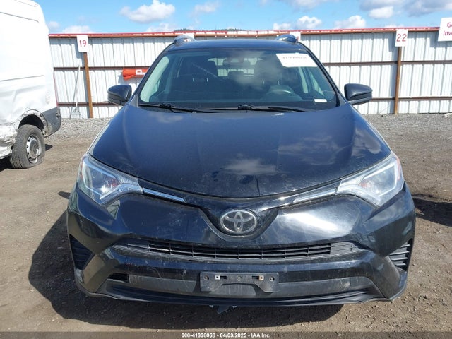 2T3BFREV2JW749735 Toyota RAV4 LE
