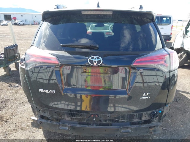 2T3BFREV2JW749735 Toyota RAV4 LE