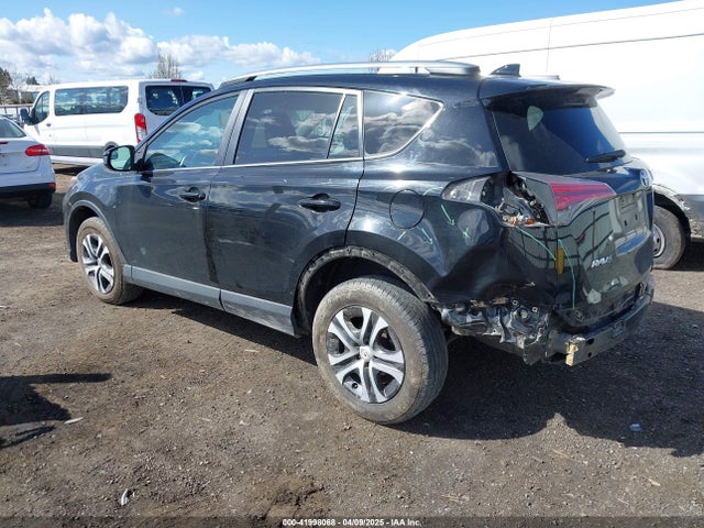 2T3BFREV2JW749735 Toyota RAV4 LE